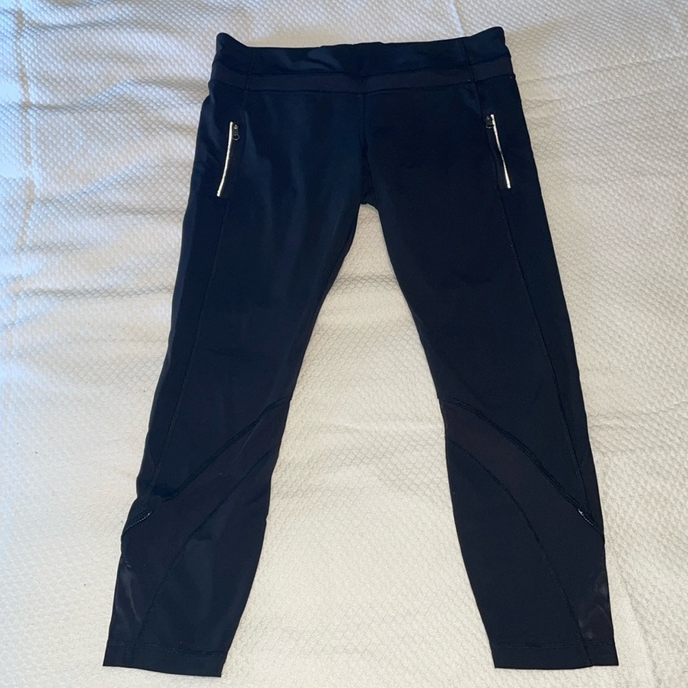 Lululemon 25” black pants with mesh accents size 12